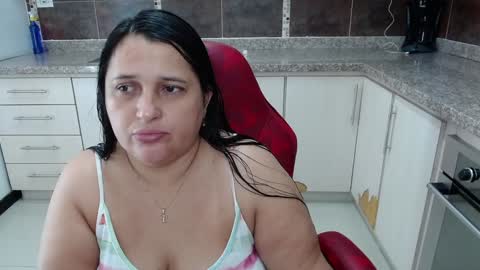 Snapshot of kerly_doll chatting on January 10, 11:43 am K E R L Y online show from January 10, 11:43 am