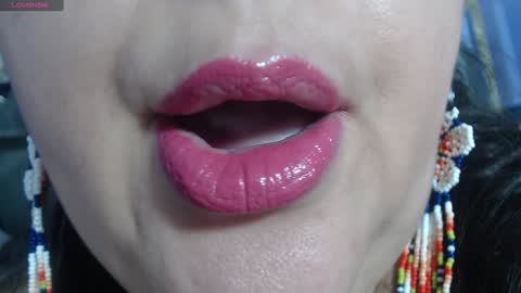 Snapshot of kerly_doll chatting on January 31, 8:22 pm K E R L Y online show from January 31, 8:22 pm