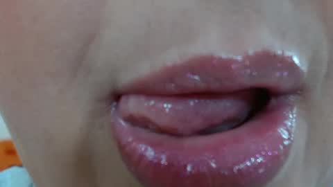 Snapshot of kerly_doll chatting on February 13, 6:27 pm K E R L Y online show from February 13, 6:27 pm