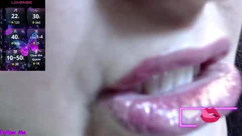 Snapshot of kerly_doll chatting on October 1, 12:43 pm K E R L Y online show from October 1, 12:43 pm