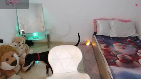 Mia  online show from December 14, 6:25 pm