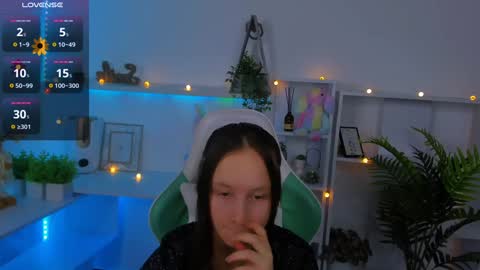 Snapshot of ketrin_n_ chatting on January 15, 6:43 am Ketrin online show from January 15, 6:43 am