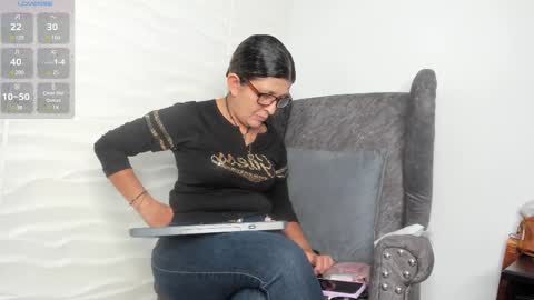 Snapshot of keyla_milf chatting on March 7, 3:08 am Keila Milf online show from March 7, 3:08 am