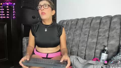 Snapshot of keyla_milf chatting on September 13, 3:14 am Keila Milf online show from September 13, 3:14 am
