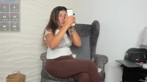 Snapshot of keyla_milf chatting on February 5, 2:29 am Keila Milf online show from February 5, 2:29 am
