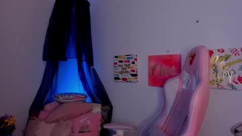 Snapshot of keyla_roberts_ chatting on December 31, 3:42 pm Adhara. Help me reach 100 likes online show from December 31, 3:42 pm