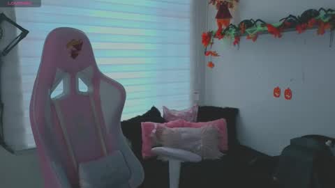 Snapshot of keyla_roberts_ chatting on October 14, 12:41 pm Adhara. Help me reach 100 likes online show from October 14, 12:41 pm