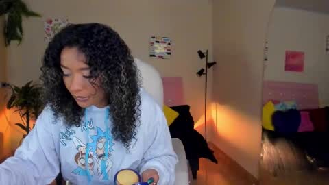 Snapshot of keyla_roberts_ chatting on January 6, 3:42 am Adhara. Help me reach 100 likes online show from January 6, 3:42 am