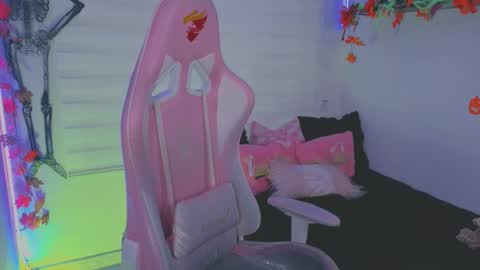 Snapshot of keyla_roberts_ chatting on October 22, 10:26 pm Adhara. Help me reach 100 likes online show from October 22, 10:26 pm