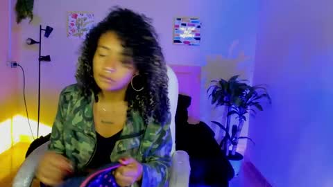 Snapshot of keyla_roberts_ chatting on March 3, 8:07 pm Adhara. Help me reach 100 likes online show from March 3, 8:07 pm