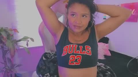 Snapshot of keyla_roberts_ chatting on September 18, 1:09 pm Adhara. Help me reach 100 likes online show from September 18, 1:09 pm