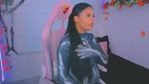 Snapshot of keyla_roberts_ chatting on October 24, 10:39 pm Adhara. Help me reach 100 likes online show from October 24, 10:39 pm