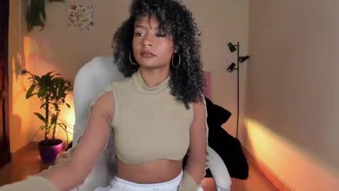 Snapshot of keyla_roberts_ chatting on January 25, 4:56 am Adhara. Help me reach 100 likes online show from January 25, 4:56 am