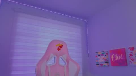 Snapshot of keyla_roberts_ chatting on September 23, 7:12 pm Adhara. Help me reach 100 likes online show from September 23, 7:12 pm