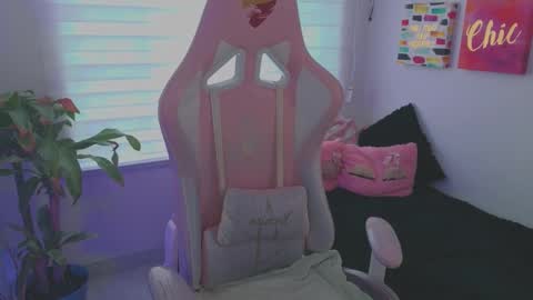 Snapshot of keyla_roberts_ chatting on September 12, 7:10 pm Adhara. Help me reach 100 likes online show from September 12, 7:10 pm