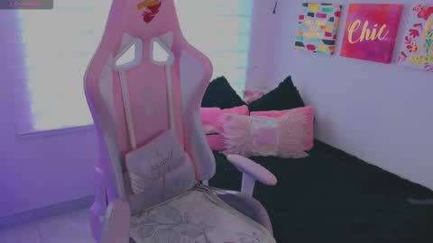 Snapshot of keyla_roberts_ chatting on September 19, 6:51 pm Adhara. Help me reach 100 likes online show from September 19, 6:51 pm