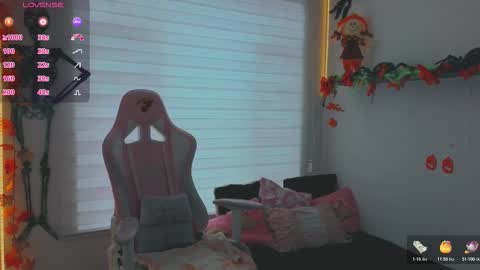 Snapshot of keyla_roberts_ chatting on October 19, 7:27 pm Adhara. Help me reach 100 likes online show from October 19, 7:27 pm