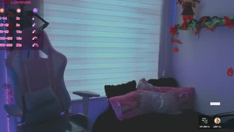 Snapshot of keyla_roberts_ chatting on October 17, 7:06 pm Adhara. Help me reach 100 likes online show from October 17, 7:06 pm