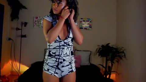 Snapshot of keyla_roberts_ chatting on March 2, 6:59 am Adhara. Help me reach 100 likes online show from March 2, 6:59 am