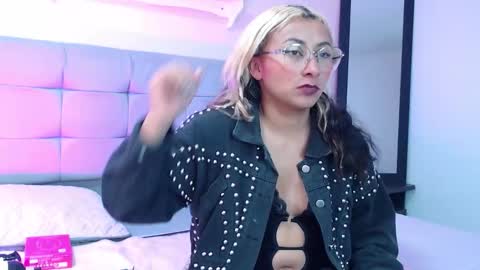 khaleesi_j online show from September 16, 5:04 am