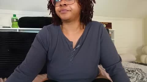 Khaya online show from November 8, 8:25 pm