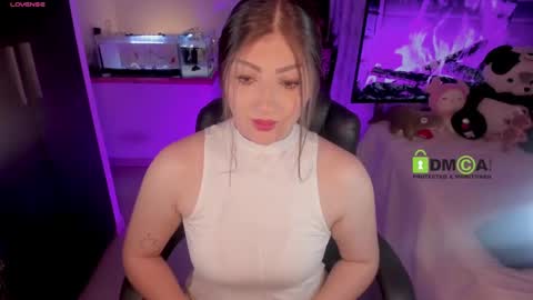 Snapshot of khionebesset chatting on January 28, 7:11 am Khi. online show from January 28, 7:11 am