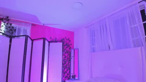 Snapshot of khloe_houston chatting on October 3, 12:43 pm Khloe online show from October 3, 12:43 pm