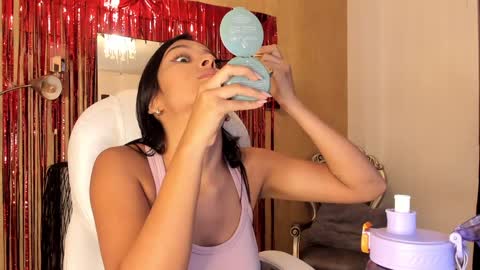 Khloe online show from January 9, 12:41 pm