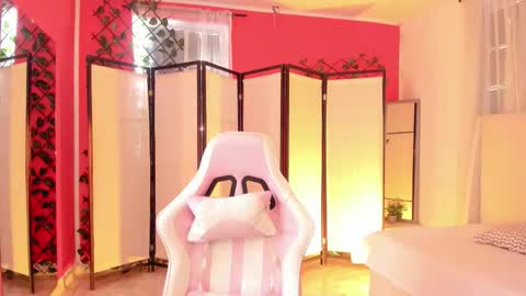 Snapshot of khloe_houston chatting on October 4, 2:11 pm Khloe online show from October 4, 2:11 pm