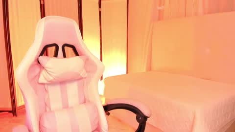 Snapshot of khloe_houston chatting on October 13, 12:19 pm Khloe online show from October 13, 12:19 pm