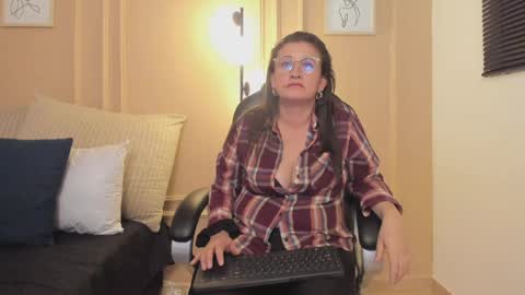 khloe_sp_ online show from June 9, 2:44 am