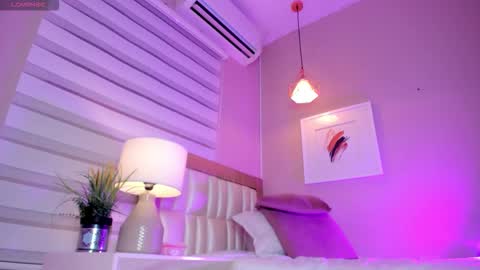 Snapshot of khloe_sweeet chatting on October 22, 12:21 pm khloe_sweeet online show from October 22, 12:21 pm