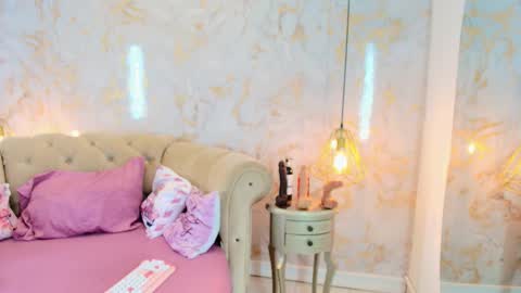 Khloe online show from December 17, 5:22 am