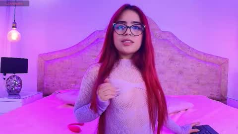 Snapshot of khloejohnson chatting on October 19, 3:30 am khloejohnson online show from October 19, 3:30 am