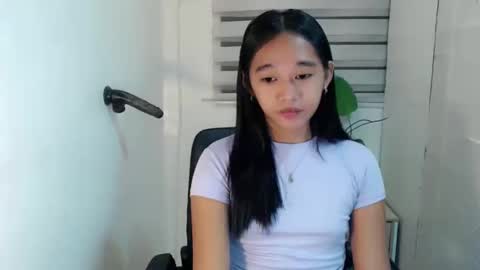 Snapshot of kiara_bedisa143 chatting on February 12, 6:30 pm i love angel online show from February 12, 6:30 pm