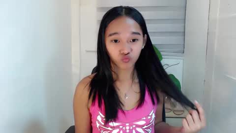 Snapshot of kiara_bedisa143 chatting on February 21, 10:50 am i love angel online show from February 21, 10:50 am