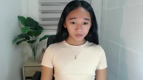 Snapshot of kiara_bedisa143 chatting on December 7, 1:58 am i love angel online show from December 7, 1:58 am