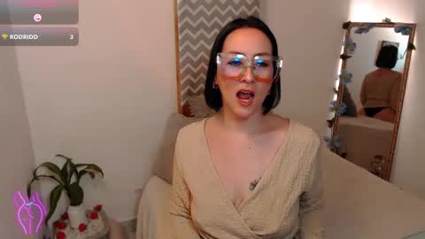 Snapshot of kiara_bermont chatting on September 22, 3:43 pm Kiara Bermont online show from September 22, 3:43 pm