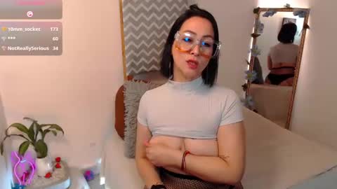 Snapshot of kiara_bermont chatting on October 28, 6:03 pm Kiara Bermont online show from October 28, 6:03 pm