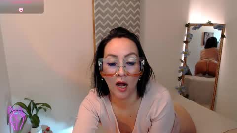Snapshot of kiara_bermont chatting on October 3, 6:02 pm Kiara Bermont online show from October 3, 6:02 pm