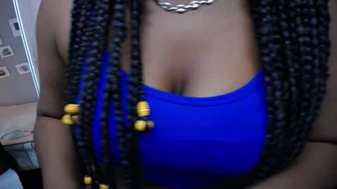 Snapshot of kiara_evanss chatting on December 18, 8:25 pm Kiara online show from December 18, 8:25 pm