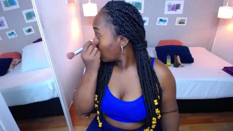 Snapshot of kiara_evanss chatting on December 6, 8:39 pm Kiara online show from December 6, 8:39 pm