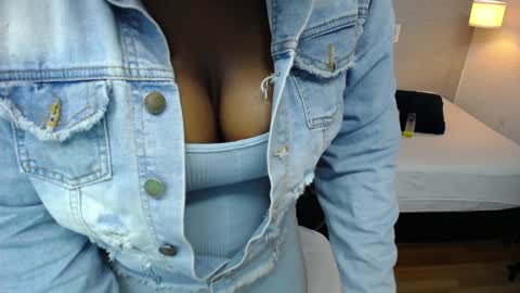 Snapshot of kiara_evanss chatting on December 29, 12:45 pm Kiara online show from December 29, 12:45 pm