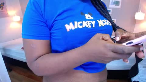 Snapshot of kiara_evanss chatting on February 16, 12:32 am Kiara online show from February 16, 12:32 am