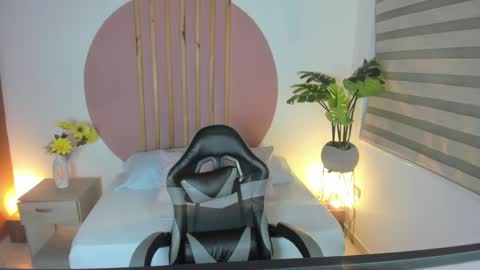 K I A R A  online show from October 10, 2:38 am