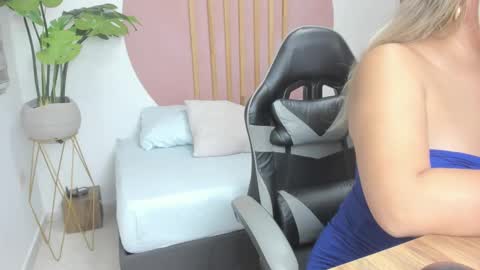 K I A R A  online show from September 30, 3:34 am