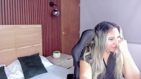 K I A R A  online show from November 4, 2:16 am