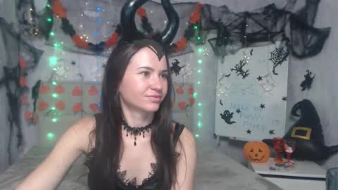 Snapshot of kiaracriegs chatting on October 31, 8:13 pm Kara online show from October 31, 8:13 pm