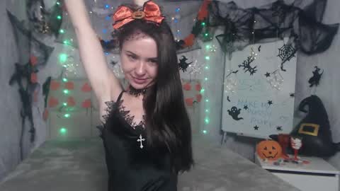 Snapshot of kiaracriegs chatting on October 29, 7:05 pm Kara online show from October 29, 7:05 pm