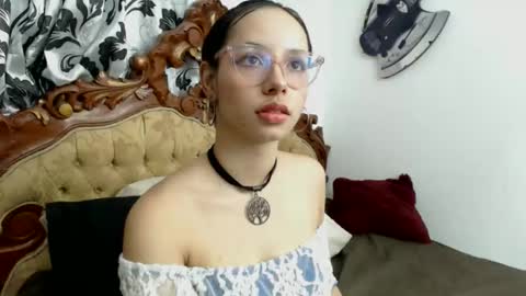 Snapshot of kiaralenon chatting on December 22, 1:23 am kiaralenon online show from December 22, 1:23 am